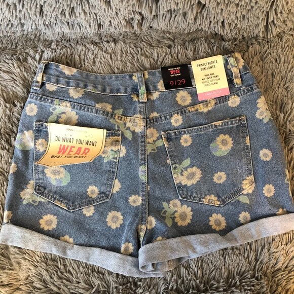 Angel Kiss Sunflower Denim Shorts 9/29 NWT - Picture 2 of 7